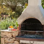 Private Trulli Retreat With Pool Near - Trulli Serena Alberobello