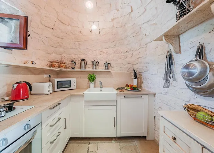 Private Trulli Retreat With Pool Near - Trulli Serena Αλμπερομπέλο