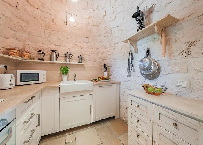 Private Trulli Retreat With Pool Near - Trulli Serena * Αλμπερομπέλο