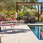 Private Trulli Retreat With Pool Near - Trulli Serena Vila
