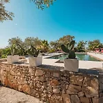 Private Trulli Retreat With Pool Near - Trulli Serena Alberobello