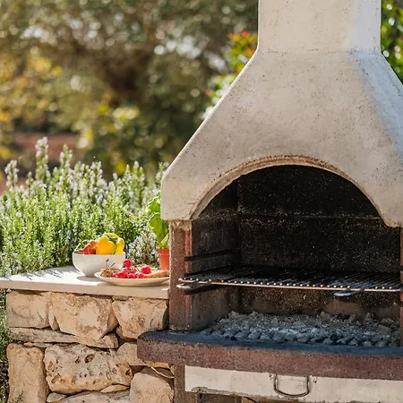 Private Trulli Retreat With Pool Near - Trulli Serena Alberobello