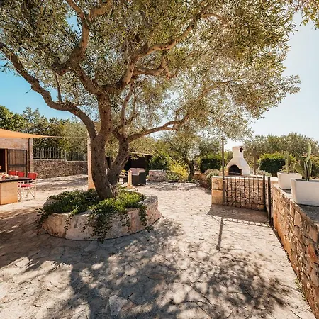 Private Trulli Retreat With Pool Near - Trulli Serena Villa *