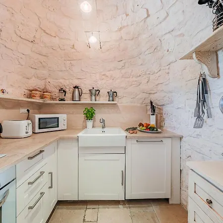 Private Trulli Retreat With Pool Near - Trulli Serena ألبيروبيللو