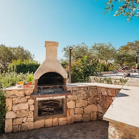 Private Trulli Retreat With Pool Near - Trulli Serena Villa